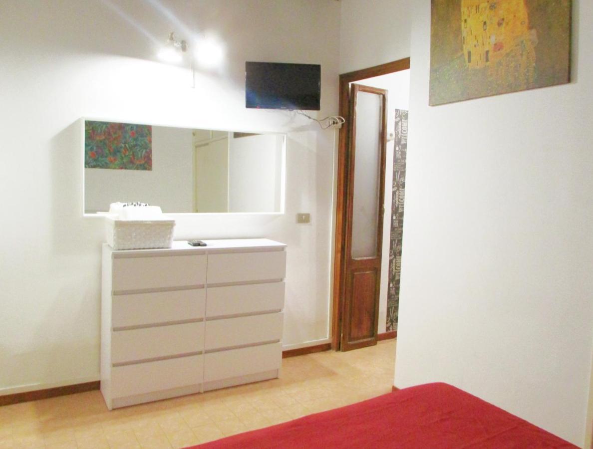Colosseum Country Chic Apartment Rome Bagian luar foto