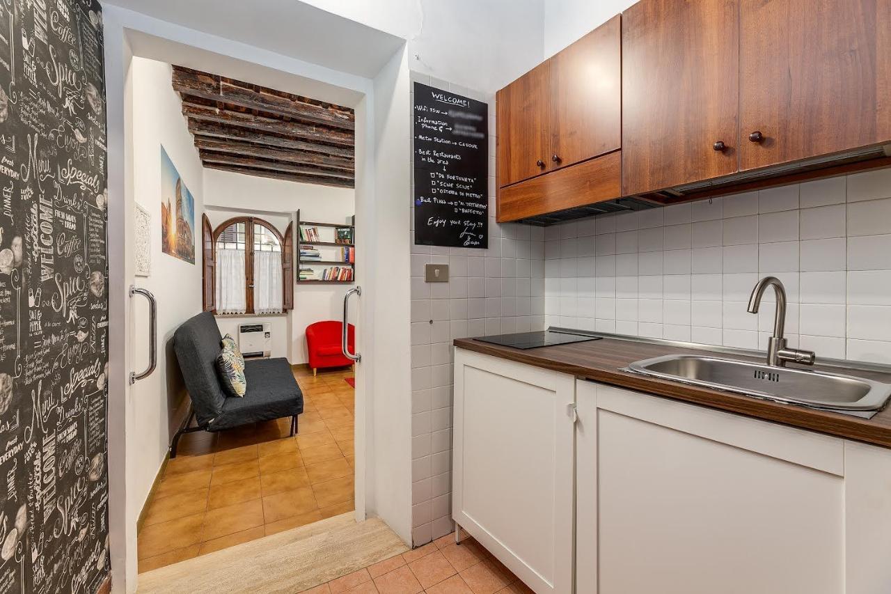 Colosseum Country Chic Apartment Rome Bagian luar foto